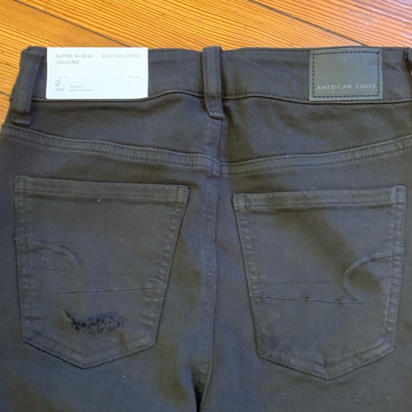 NWT! American Eagle Super Hi-Rise Distressed Denim Jegging 
Black Size 0 - Picture 4 of 13